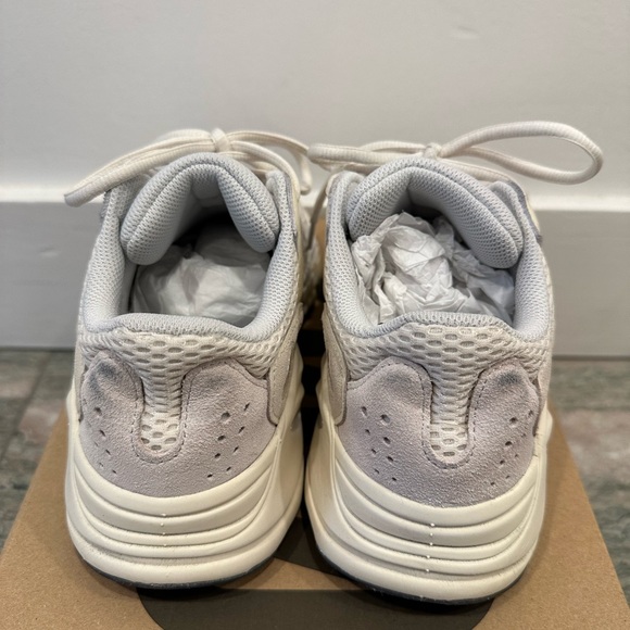 Yeezy Boost 750 in Cream - Picture 4 of 7